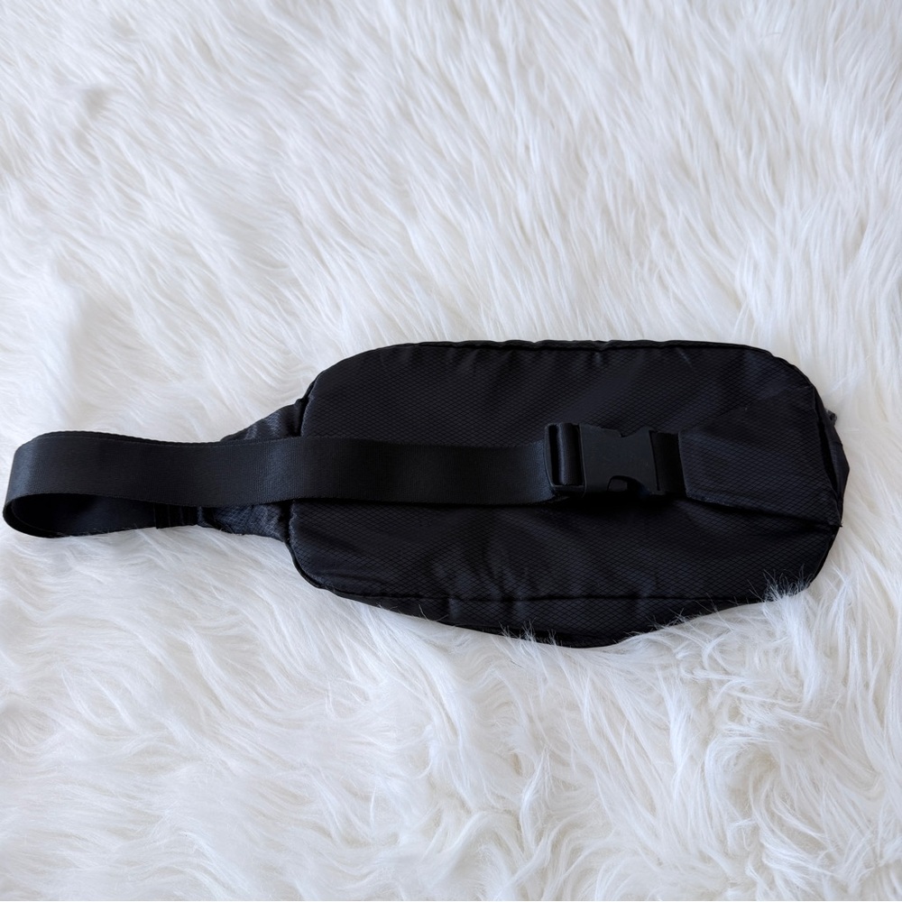 Travelon Black World Travel Essential s Convertible Sling/Waist Pack - Picture 5 of 8